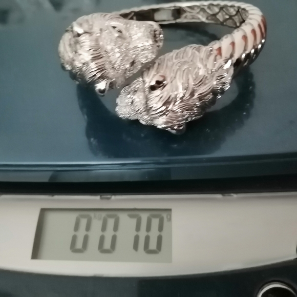 Macy’s Fine Jewelry 925 Silver Cuff Bracelet Hinged Heavy Lion Heads 70 grams - Picture 8 of 8